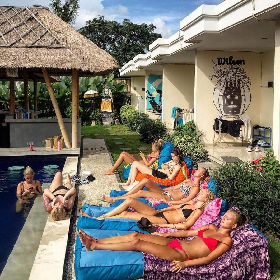 Castaway Hostel Canggu Esterno foto