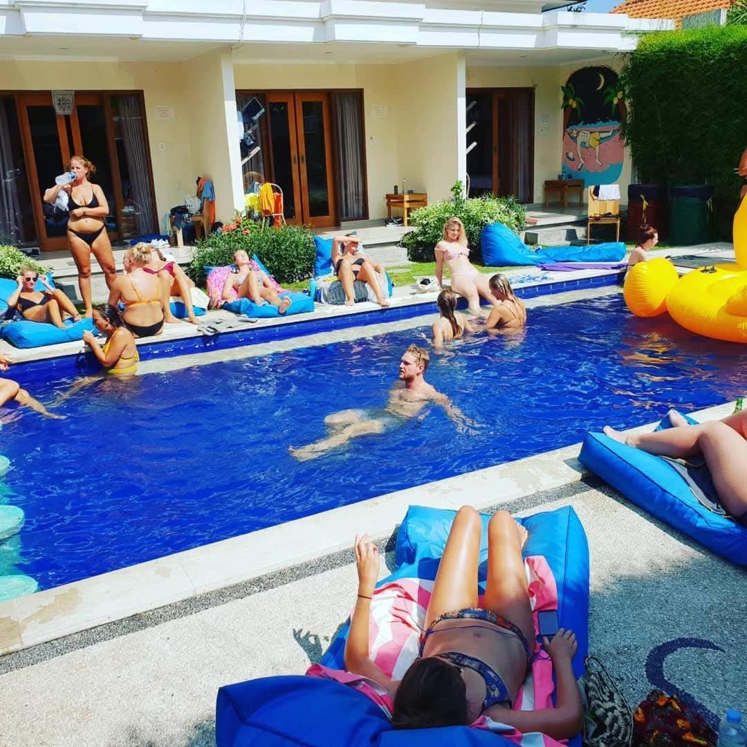 Castaway Hostel Canggu Esterno foto